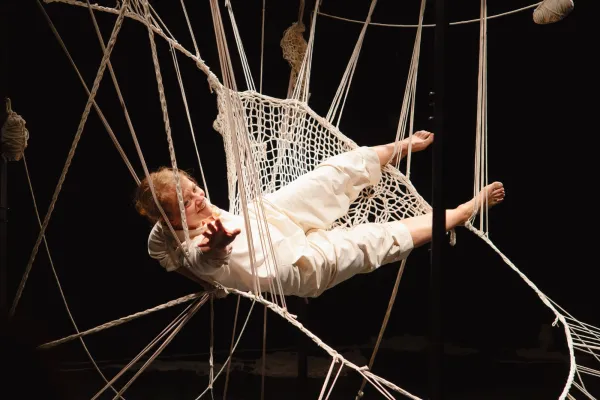 teNir (sosteNer) | © Gisela Jane teNir (sosteNer) | © Gisela Jane